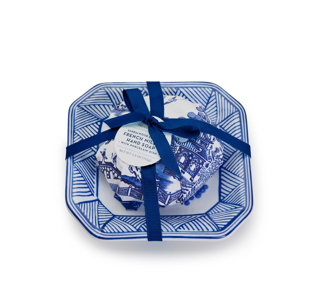 BLUE WILLOW SANDALWOOD SCENTED FRENCH MILLED SOAP WITH PORCELAIN TRAY