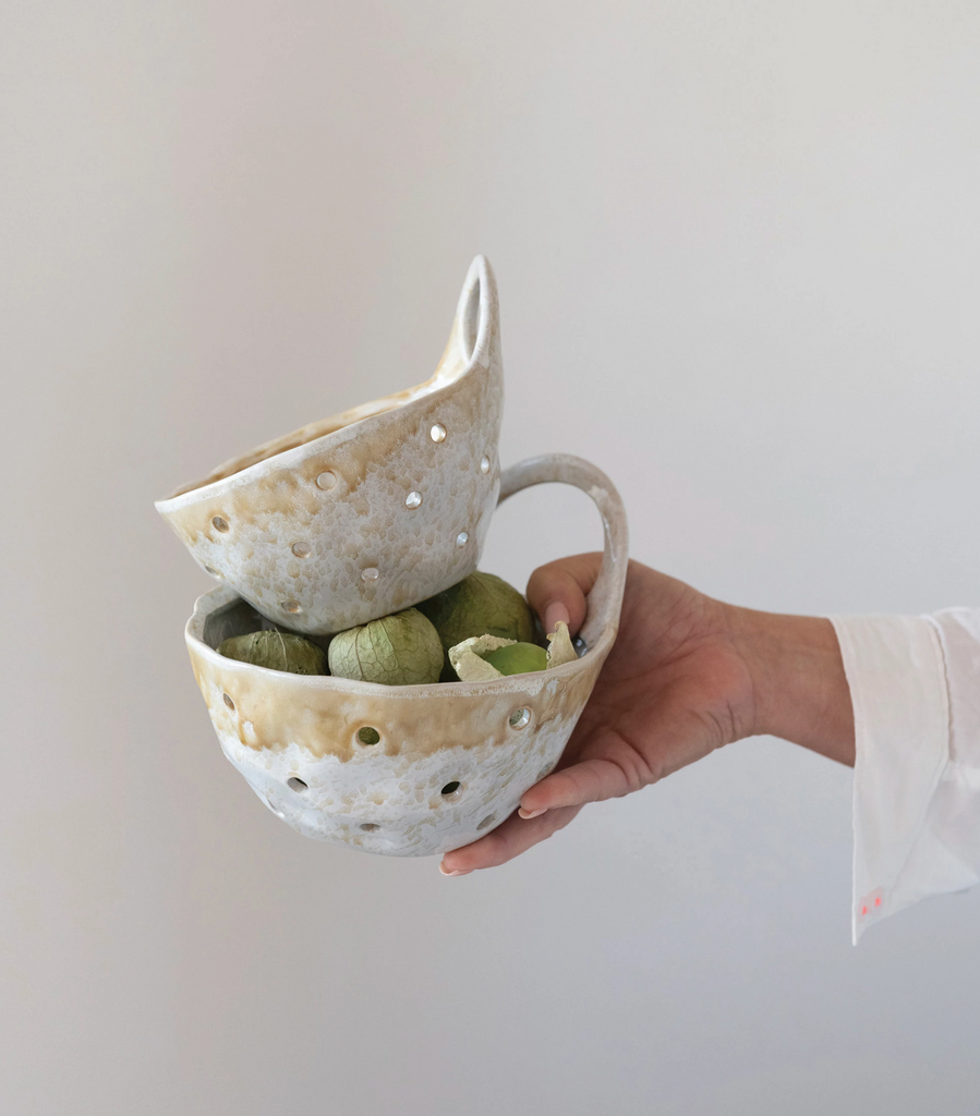 STONEWARE COLANDERS WITH HANDLES - 2 SIZES