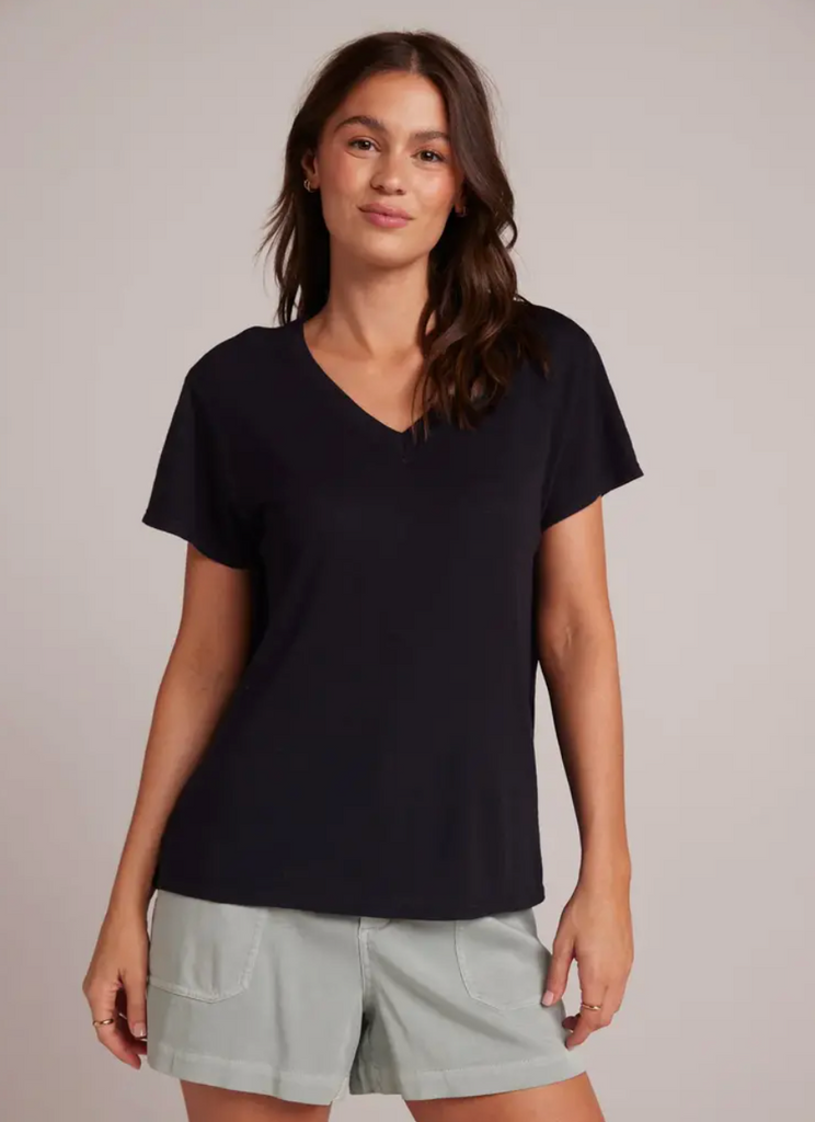 BELLA DAHL SIDE SLIT V-NECK TEE