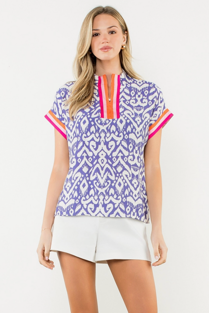 CONTRAST TRIM ZIP NECK PRINT TOP - PURPLE
