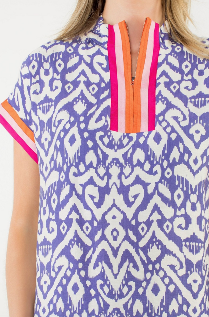 CONTRAST TRIM ZIP NECK PRINT TOP - PURPLE