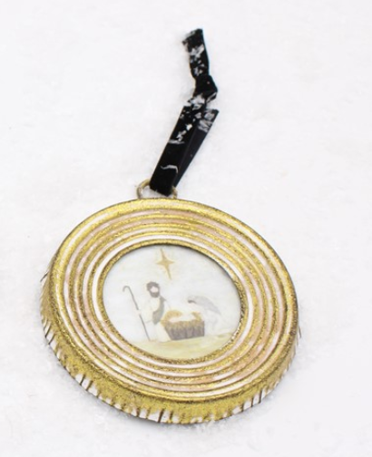 ROUND FRAMED NATIVITY ORNAMENT