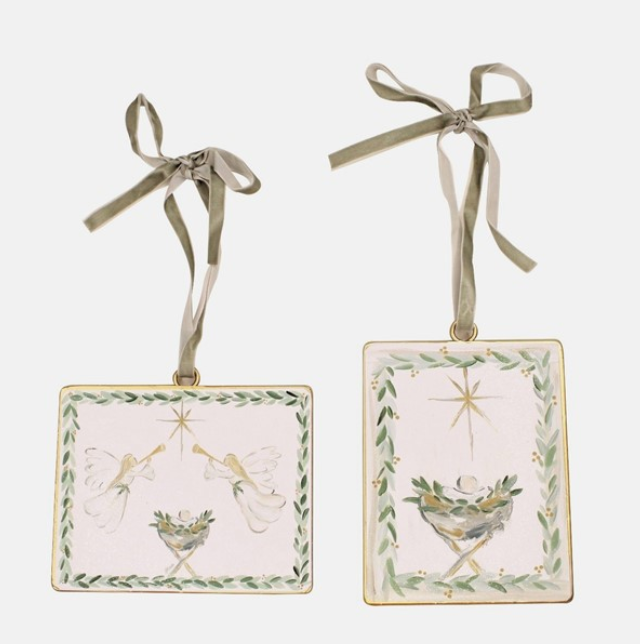 4" X 6" METAL DISC ORNAMENT, MANGER WITH GREENERY