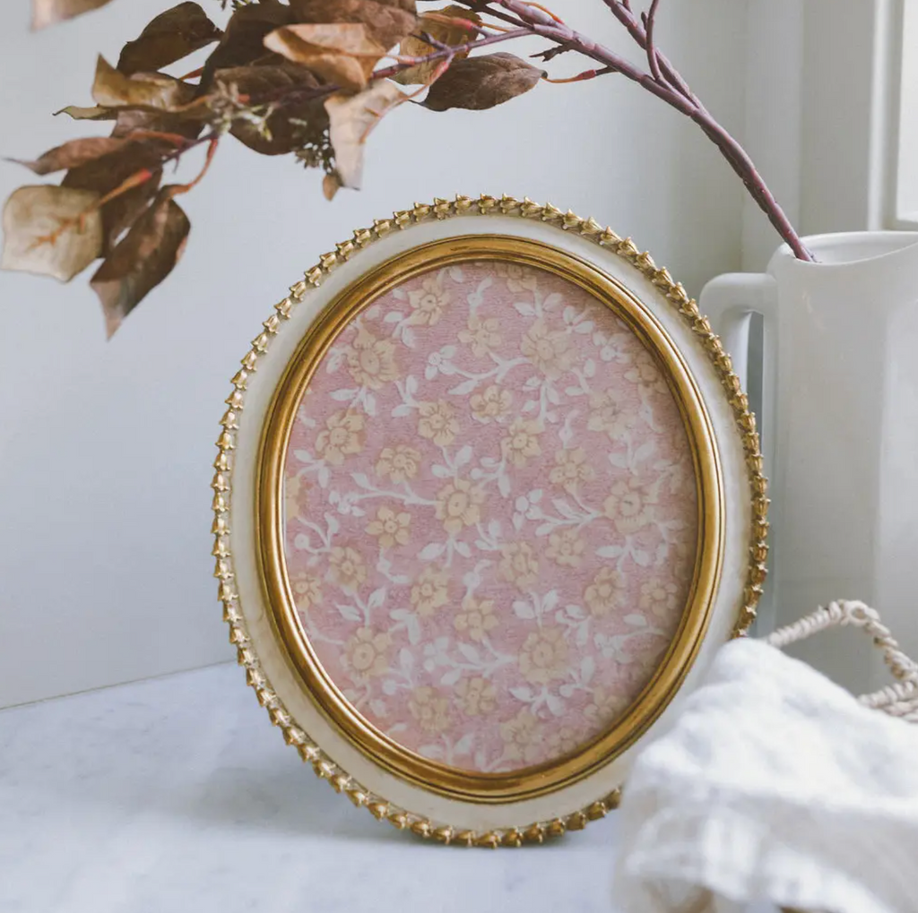 CREAM AND GOLD OVAL PHOTO FRAME 8X10