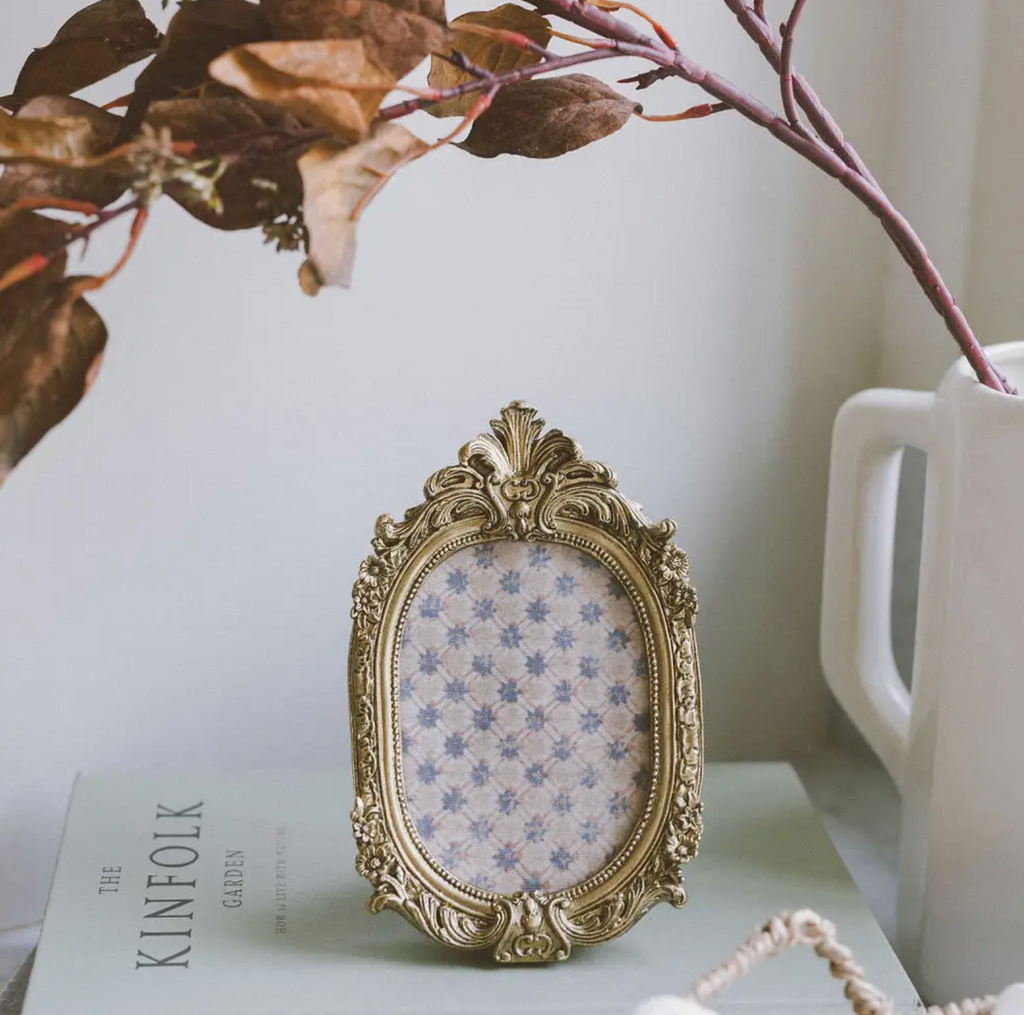 ORNATE GOLD PHOTO FRAME