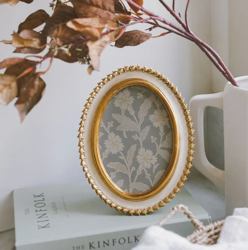 CREAM AND GOLD OVAL PHOTO FRAME 5X7