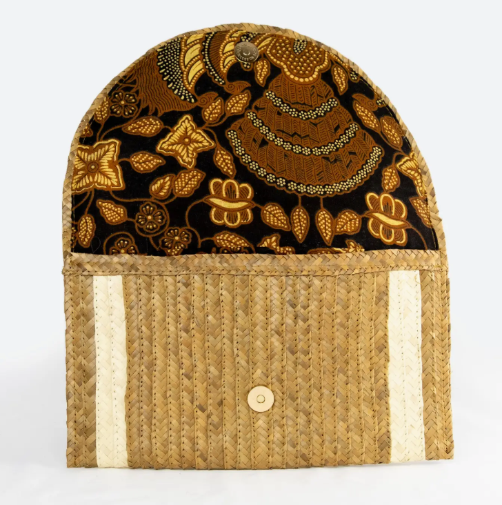 STRAW CLUTCH