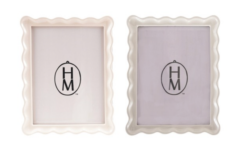 RESIN SCALLOPED PHOTO FRAME