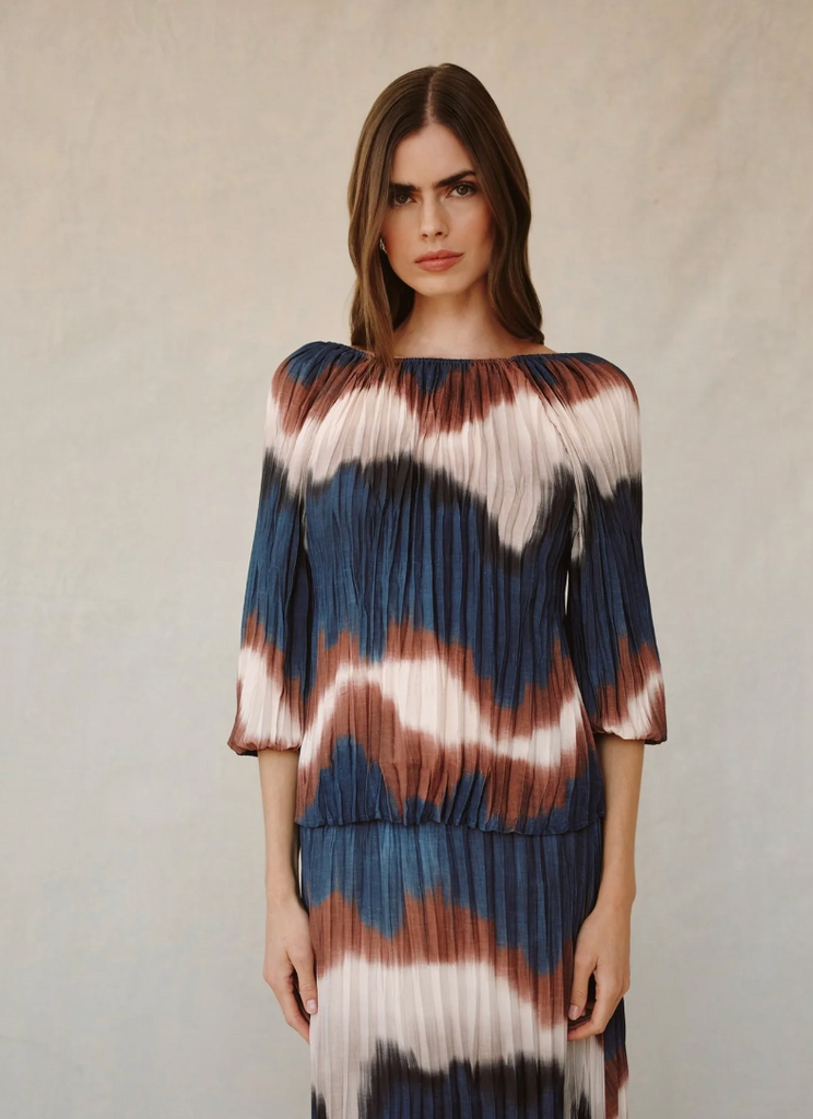 BELLA DAHL PLEATED 3/4 BUBBLE SLEEVE BLOUSE IN MIDNIGHT TIDES