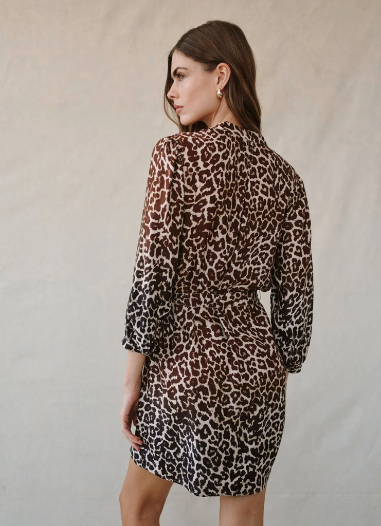 BELLA DAHL PUFF SLEEVE BELTED SHIRT DRESS IN OMBRE LEOPARD