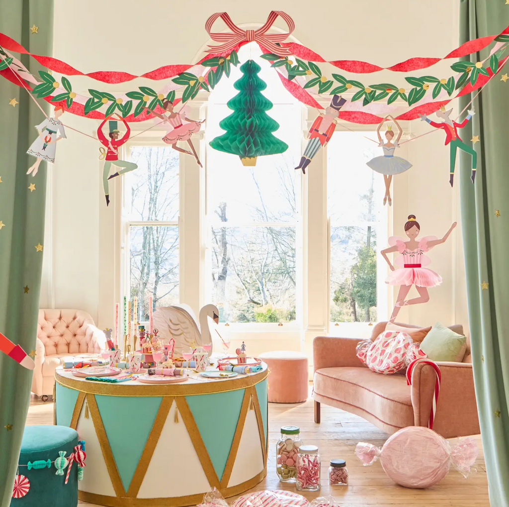 NUTCRACKER BALLET GARLAND SET