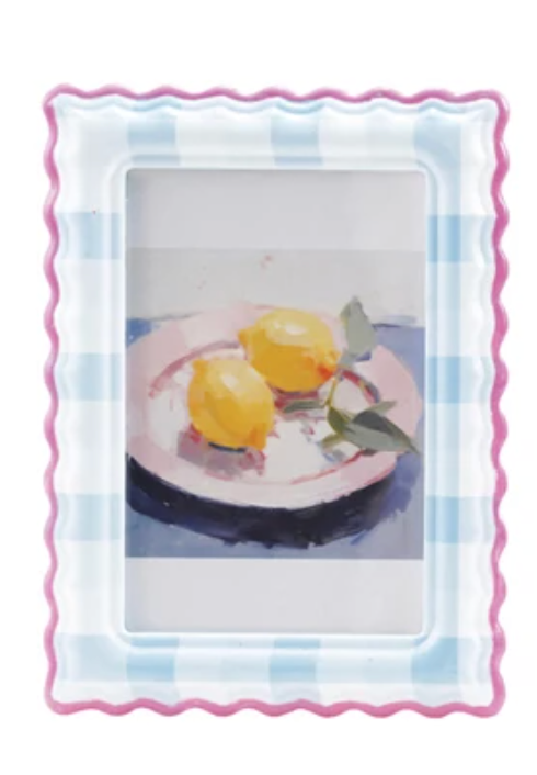 SCALLOPED PHOTO FRAME WITH PLAID PATTERN