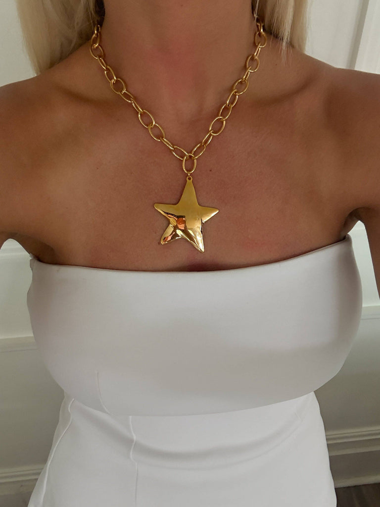 STAR NECKLACE: GOLD